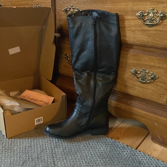 Journee Collection “Charming” - Black, tall boots - Picture 5 of 7